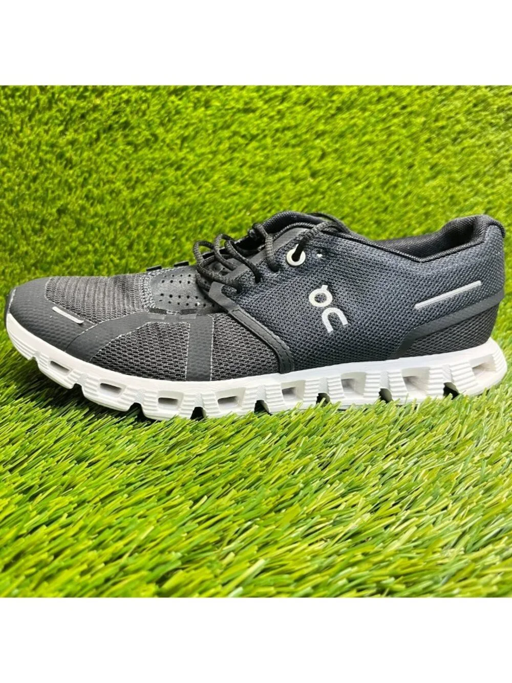 On Cloud 5 Womens Size 8 Black White Athletic Running Walking Shoes Sneakers